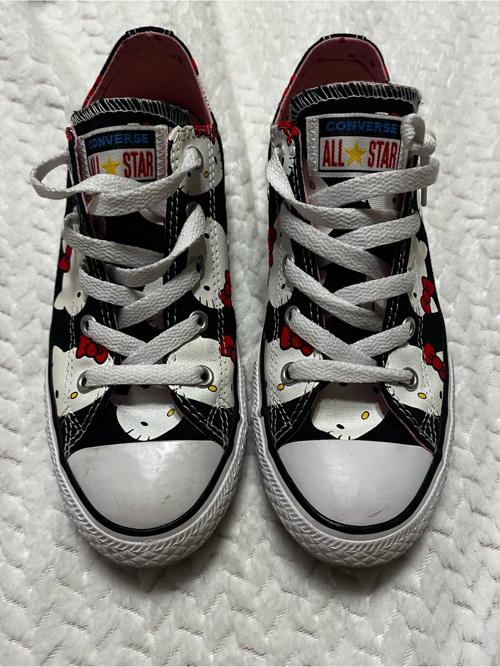 Converse Chuck Taylor All Star Hello Kitty Low Top Sneakers - Black/White/Red